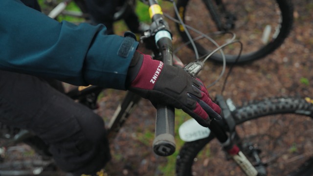 SealSkinz Worstead Wasserdichte, knielange Socken für kaltes Wetter - Olive