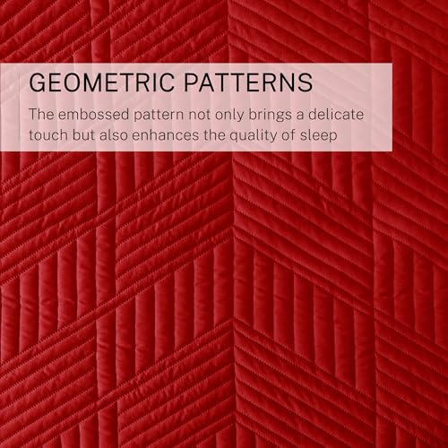 Exclusivo Mezcla California King Quilt Bedding Set, Lightweight Red Oversized King Bedspreads Soft Modern Geometric Coverlet Set for All Seasons (1 Quilt and 2 Pillow Shams)