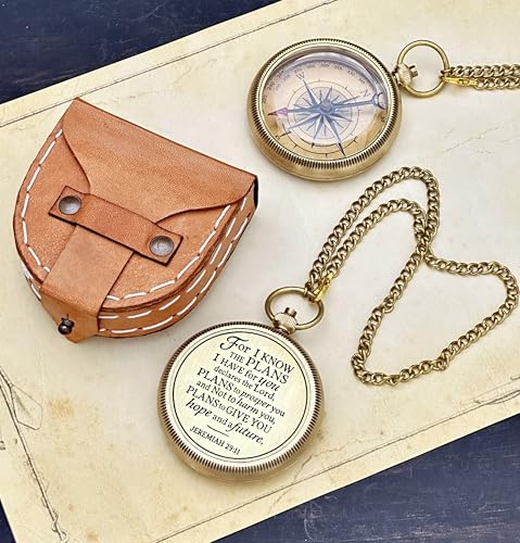 Brújula grabada en latón con estuche de cuero miniatura 4