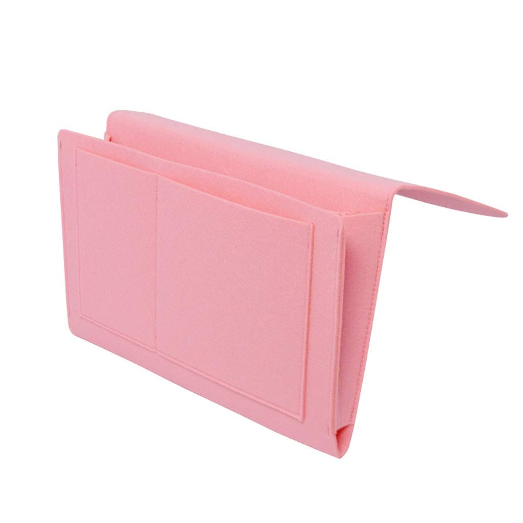 Sac de rangement suspendu rose pour un lit de dortoir étudiant ordonné