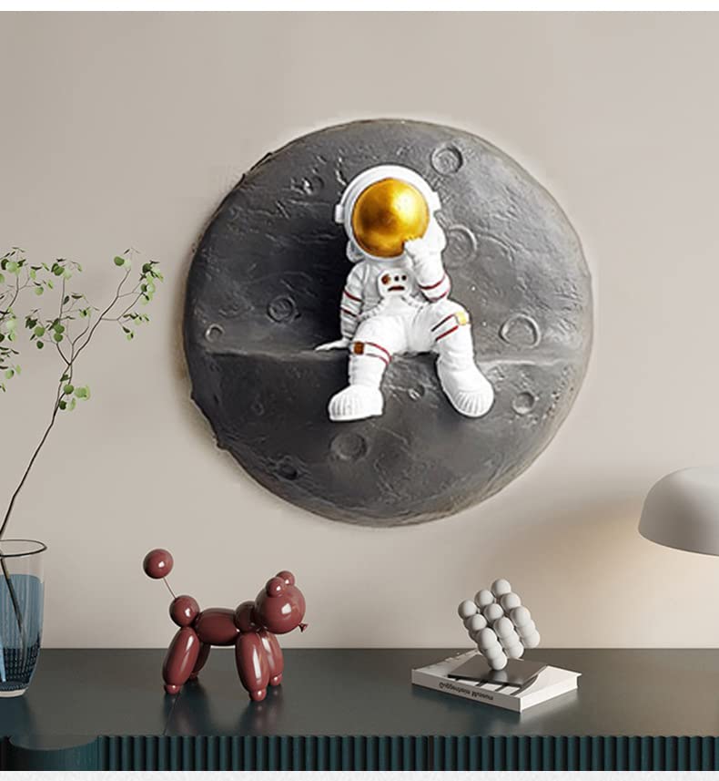 BYVUTE Figura decorativa de pared de astronauta, escultura de pared de resina de astronauta con espacio para colgar, planeta y luna para sala de estar, habitación temática del espacio infantil,