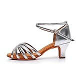 Toller Tanz beginnt mit tollen Schuhen. Finden Sie die perfekten Tanzschuhe bei Rosefinch. Sie können sie zu jeder Party, Abend- oder Hochzeitsanlass tragen und Sie werden die Prinzessin des ganzen Publikums sein.