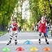 Fousenuk 20 Stück Fussball Hütchen Set, Runde Markierungshütchen Mit Ständer, Sport Hütchen, Markierungsscheiben, Fußball Hütchen für Hockey, Eislaufen, Handball, Koordinationstraining (5 Farben)