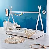 Ce lit est fabriqué en pin massif recouvert dune lasure de coloris blanc, où la madrure du bois reste visible