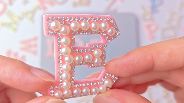 Toppe autoadesive con lettere dell'alfabeto, con perle e strass, per