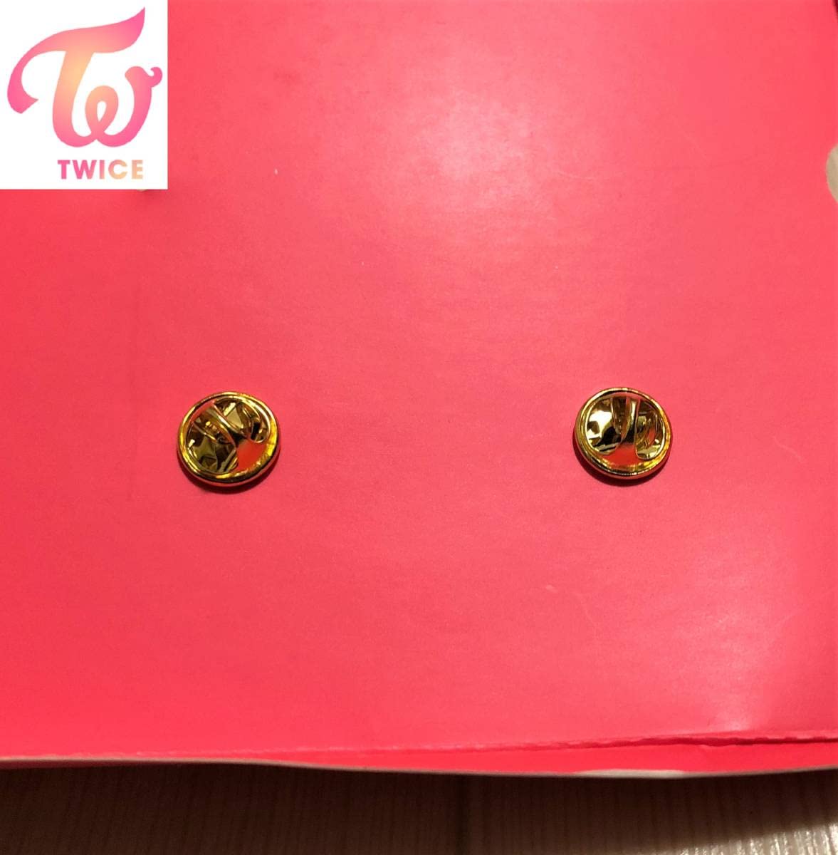 TWICE デビュー記念ピンバッジセット TWICE バッジセット サイン入り - メルカリ