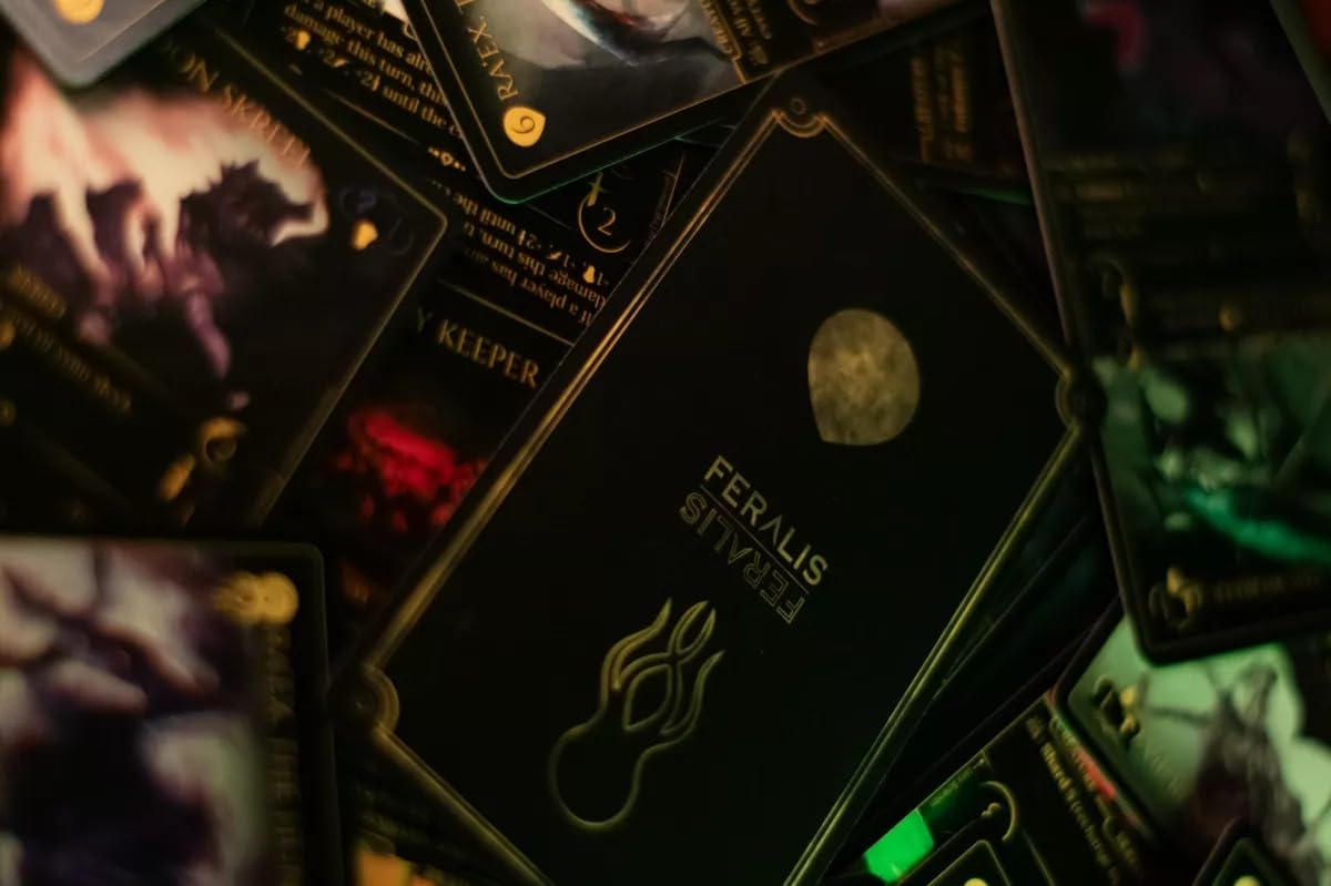 Feralis Terra Oscura - Gioco di Carte Strategico | 2 Giocatori | 30–60 min | Età 14+ | Lingua Italiana (Edizione Kickstarter)
