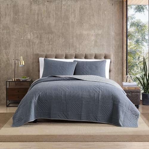 Image of Eddie Bauer - King Quilt Set, Reversible Bedding with Matching Shams, Lightweight Home Decor for All Seasons (Hidden Lake Blue, King)