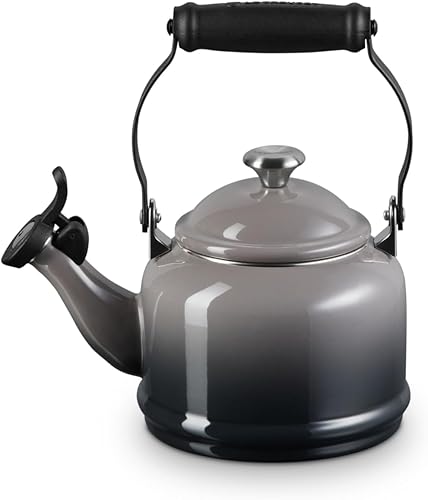 Miniatura 2 de Le Creuset Hervidor de té Demi esmaltado en acero con acabados metálicos, 1.25 cuartos de galón, Oyster