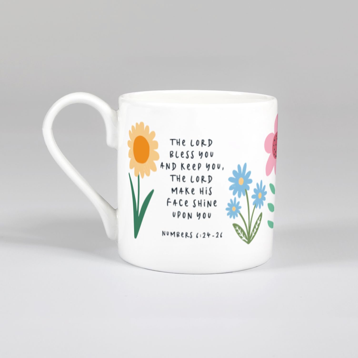 Mug en porcelaine anglaise à offrir comme cadeau chrétien de printemps
