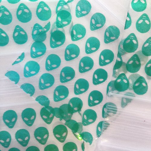 1515 Apple Mini Ziplock Baggies Green Alien Design 100 Bags 1.5 X 1.5 1515 Apple Mini Ziplock Baggies Green Alien Design 100 Bags 1.5" X 1.5"