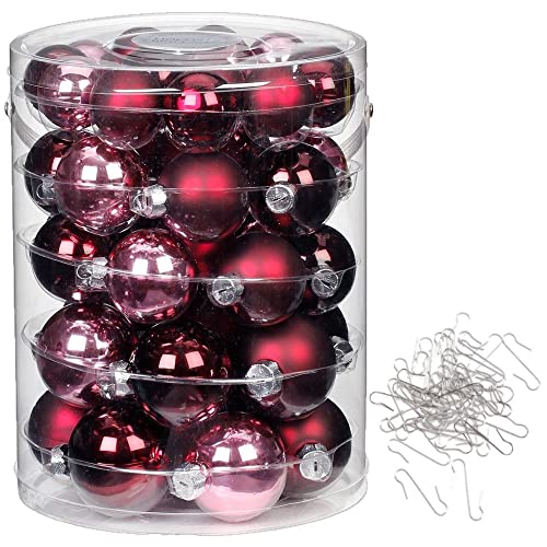Inge-Glas Weihnachtskugeln aus Glas | Kugeldose 44tlg 4, 5, 6 cm mit 50 Aufhänger-Haken | Christbaumkugeln (Berry Kiss | Bordeaux rosa)