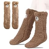 【Matériau de haute qualité】Nos Chaussettes Chaussons Antidérapantes sont composées à polaire, douceur, confort, le design en velours rend les chaussettes plus chaudes. Lorsque vous enfilez cette paire de chaussettes chaudes, les peluches resserreront vos pieds. le paquet vous garde au chaud à tout moment.