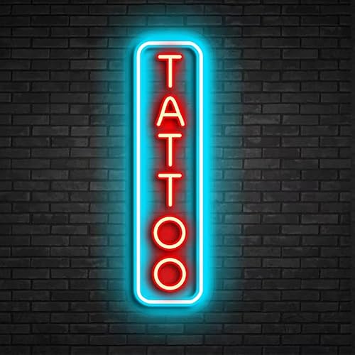 El tatuaje llevó la muestra de neón de la tienda, muestra del estudio del tatuaje, signo del salón de belleza, muestra de neón del logotipo de la
