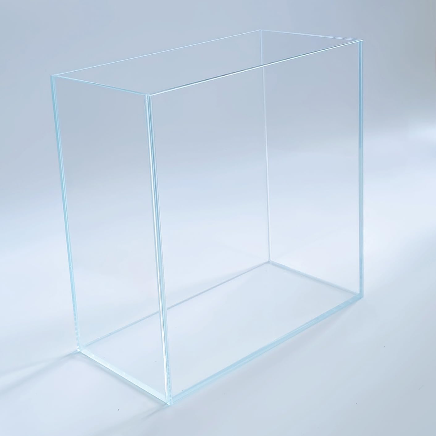 High-Clarity 3.5 Gallon Fish Tank 30 * 15 * 30CM - Low Iron Glass Aquarium with Space-Saving Thin & Narrow Designs | Includes Non-Slip Mat, Corner Guards + Decor | Ideal for Desktop/Bathroom