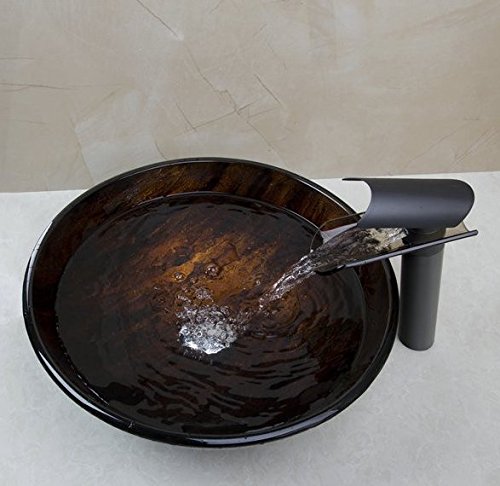 Lavabo en verre trempé et mitigeur cascade pour créer une ambiance spa dans votre salle de bain