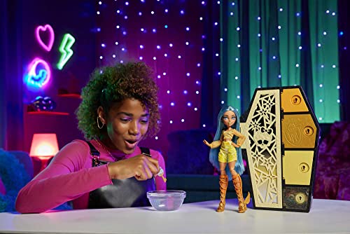 Monster High - Cleo De Nile Monster Colors Thrill Secrets Playset, Doll Clothes and Locker, 21+ Accessories, Toy for Children, 4+ Years, HNF76