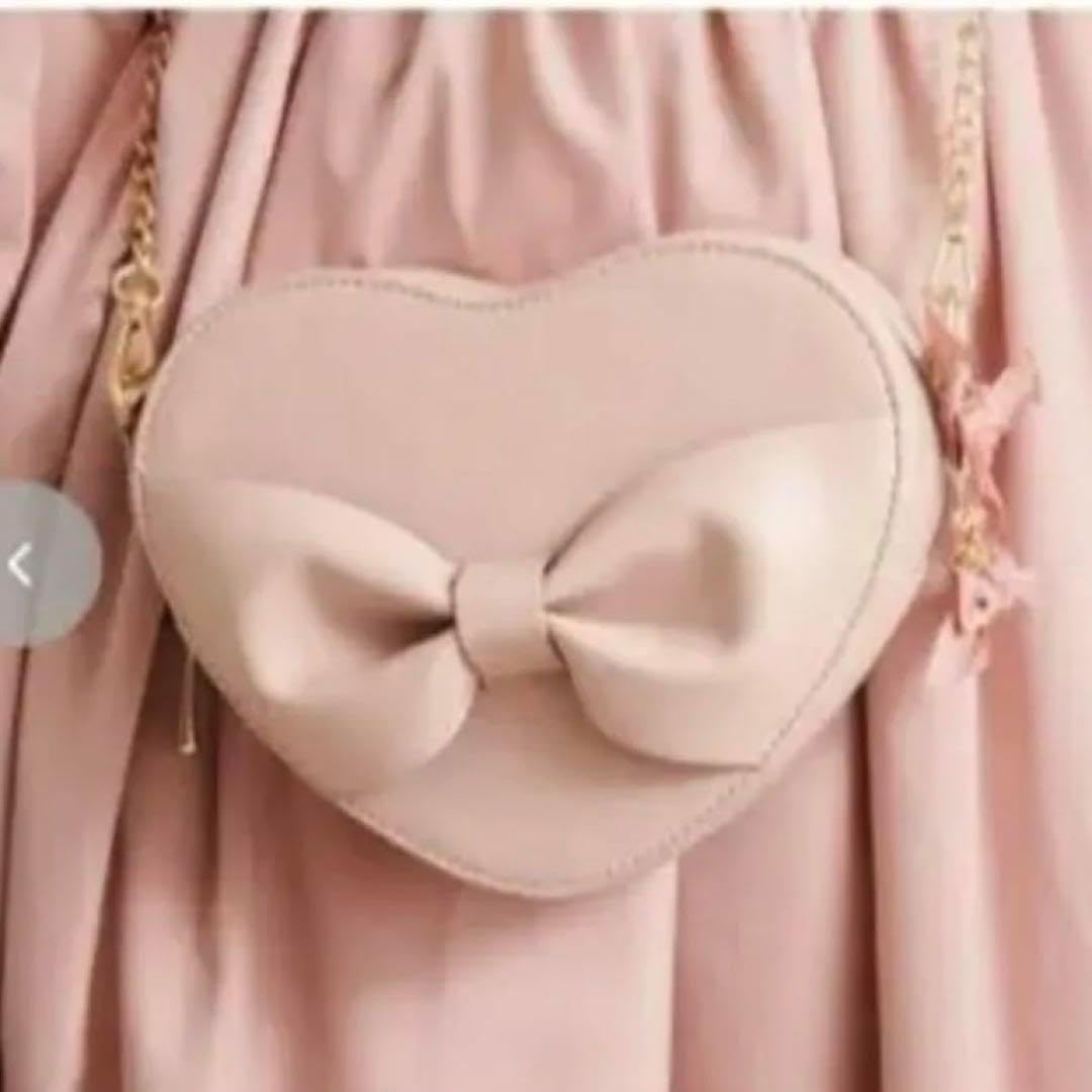 レア‼️キティ ワッフル生地いちごチャーム付 ストロベリー刺繍