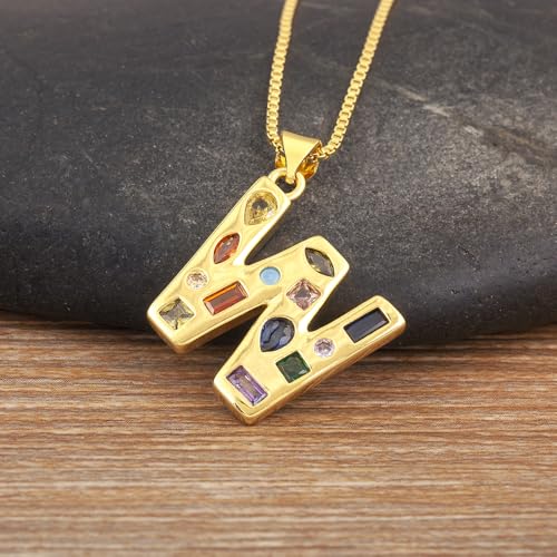 Collier pendentif lettre initiale dorée, le cadeau d'anniversaire idéal