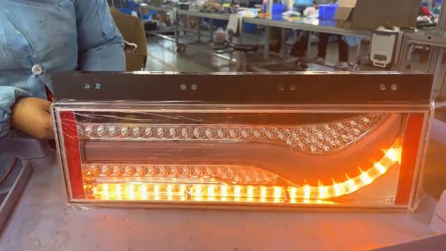 Amazon | 汎用トラックテールランプ LED リアコンビネーションランプ