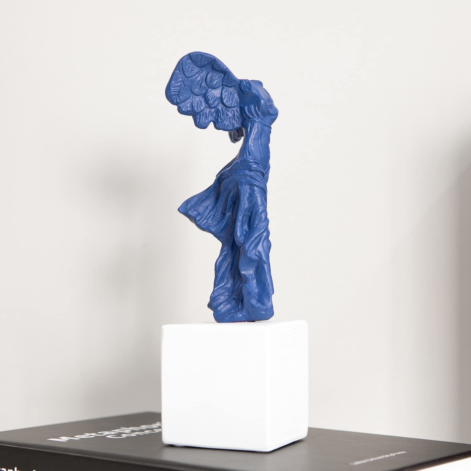 dekoracja do domu Skrzydlaty posąg bogini zwycięstwa, figurka rzeźby do domu półka na stół Decor Ornamnets Blue figurka dekoracyjna