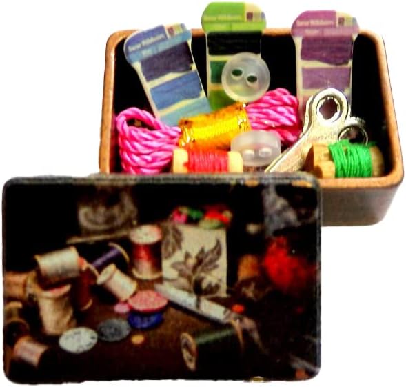 Melody Jane Dolls Houses Caja de costura de cobre a la antigua, accesorio en miniatura para casa de muñecas