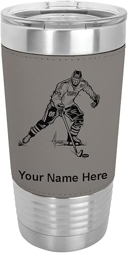 LaserGram Vaso aislado al vacío de 20 onzas diseño de jugador de hockey grabado personalizado incluido piel sintética gris