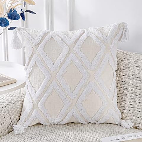 PANOD Super Soft Farmhouse Decorative Plush Throw Pillow Covers 22 x 22 White,Solid Diamond Pattern Tufted with Tassels Modern Accent Boho Square Cushion Cover Pillow Case for Couch Sofa Cover