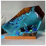 Lumières nocturnes brillantes : Plongez dans un monde sous-marin envoûtant avec notre veilleuse magnifiquement conçue. La base en bois cache des lumières LED amovibles qui éclairent doucement les détails, la transformant en un spectacle nocturne captivant.