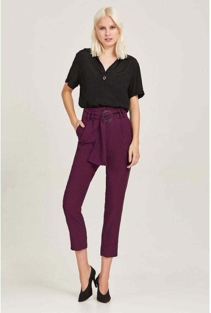 Calça Clochard Cinto & Fivela cor ameixa para compor look de cartela inverno frio