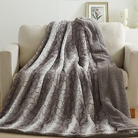 Tache 50 X 60 Inch Snow Giraffe Faux Fur Throw Blanket Cover