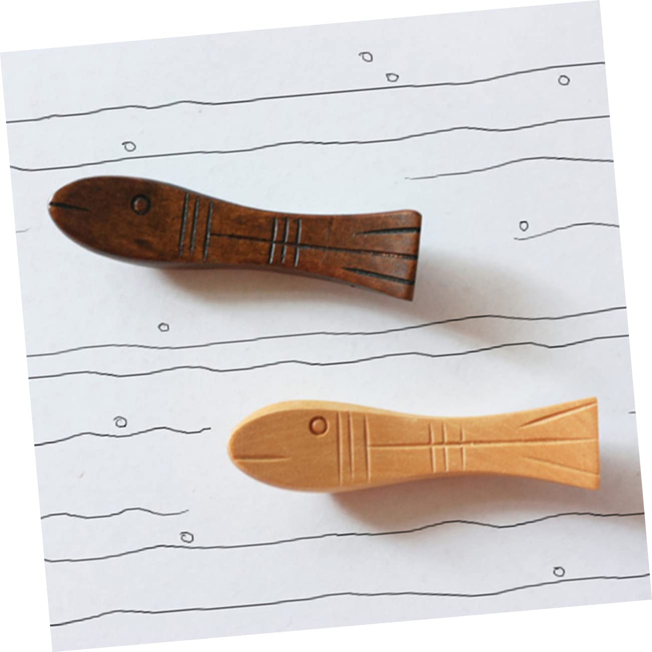 魚と葉のデザインの箸置きとスプーン 魚と葉のデザインの箸置きとスプーン