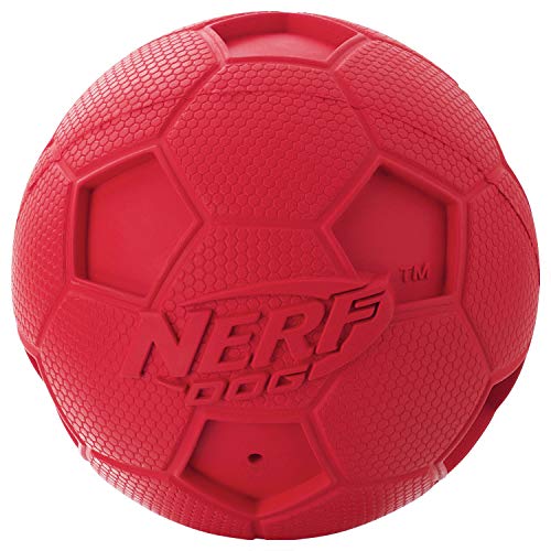 Nerf Dog Brinquedo para cães bola de futebol com barulho interativo, leve, durável e resistente à ág