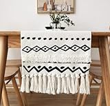 HOCHWERTIG & LANGLEBIG: Der exklusive Tischläufer besteht aus einer langlebigen und robusten Baumwoll-Polyester-Mischung und sticht besonders durch das bedruckte geometrische Muster im Boho Stil hervor. Bei der Fertigung wurden keine gesundheitsschädigenden Farbstoffe verwendet, und Dank der neuen digitalen Druckverfahren verblassen die Farben nicht.