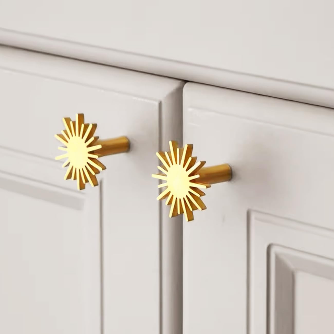 WAYUTO 2PCS Sun Shaped Cabinet Knobs Dresser Knobs Brass Door Knobs Closet Handles Pull Wardrobe Cupboard Furniture Hardware for Kitchen Bathroom Home