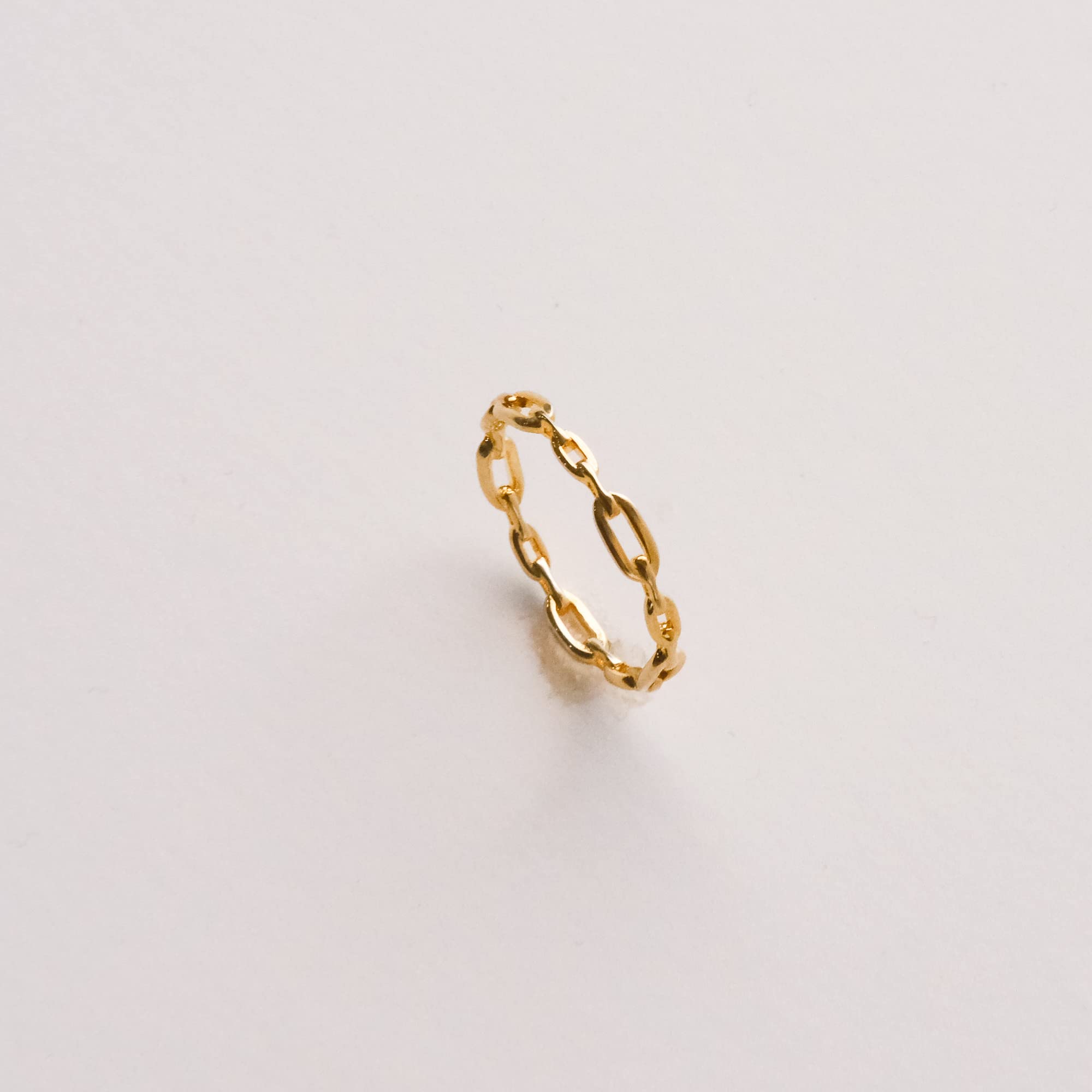 Anillo de eslabones simples chapado en oro de 18 quilates | Banda apilable minimalista para mujer, 18k, oro, latón, Zirconia cúbica 8