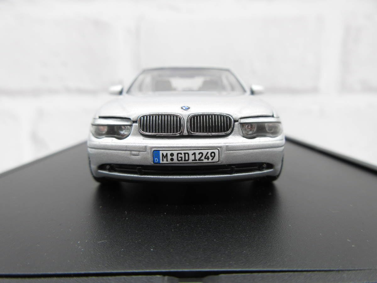 BMW 7シリーズ ミニカー シルバー Amazon | ミニカーモデル 1:43スケール BMW 7シリーズ 750li