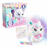 licorne peluche lumineuse lica bella ÉDITION COLLECTOR Y2K : Une licorne au design pop inspiré de l’univers Y2K. Les enfants peuvent la customiser pour un look encore plus original et tendance. Idéale pour les fans de déco colorée et de créations inspirées des années 2000.