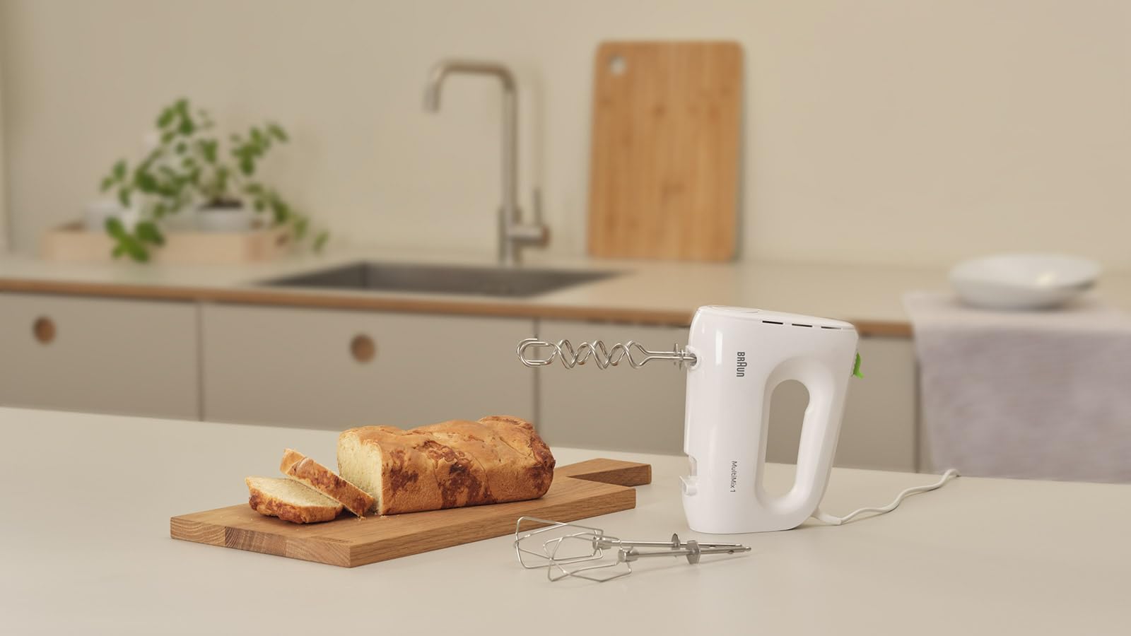 Braun Household MultiMix 1 HM 1110 WH Batteur à main – Batteur 4 vitesses plus Turbo, technologie FastMix, EasyClick, fouet et et crochet pétrisseur inclus, Utilisation d'une seule main, 450 W, Blanc