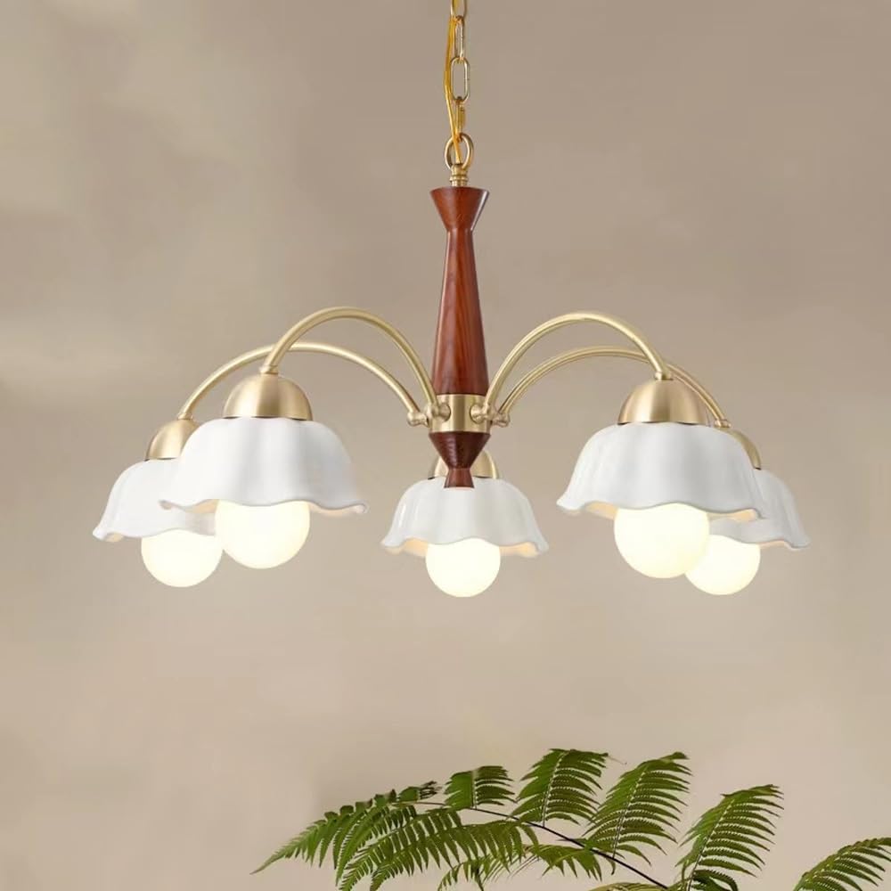 Lustre moderne du milieu du siècle pour corriger un manque de luminosité dans un grand salon