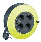 Enrollador extensible de 5m, 4 tomas, 3x1,5mm, IP20, ideal para usos domésticos y comerciales.