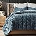 EVERGRACE 3 Pieces Luxurious Velvet King Quilts, Ultra Soft Lightweight Velvet Comforter Set, Matelasse Oversized Bedspread Coverlet for All Season with 2 Shams, Stormy Blue, 108