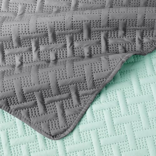 Image of Story@Home Reversible Quilted Bed Cover King Size Bed | 400 TC Ultrasonic Bedspread AC Blanket | Comforter for Double Bed - Bedcover for Double Bed with 2 Pillow Cases 250x225 CM - Sea Foam & Mint