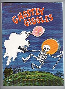 Paperback Ghostly Giggles Book