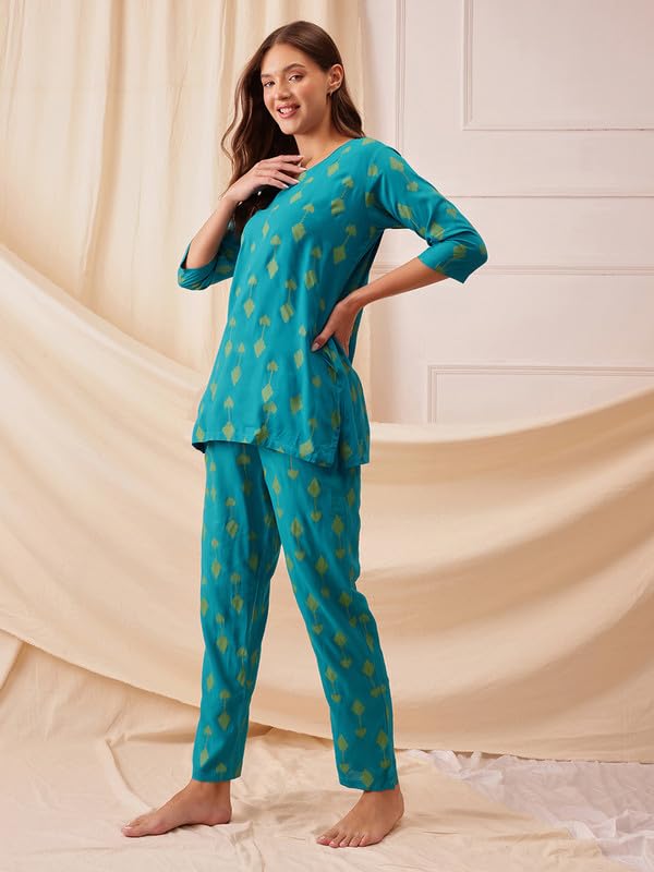 Image of Clovia Women's Rayon Printed Top & Pyjama Set