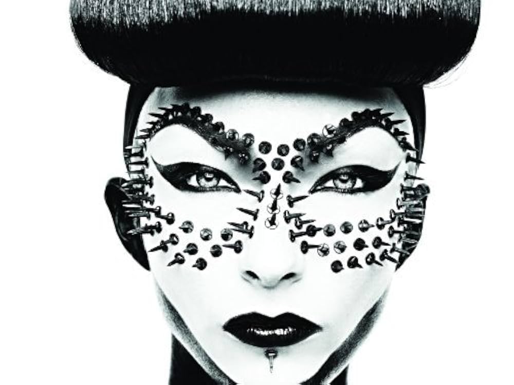 Caroline Saulnier photo by Rankin ランキン Amazon.com: Caroline Saulnier by RANKIN PHOTOGRAPHY LTD