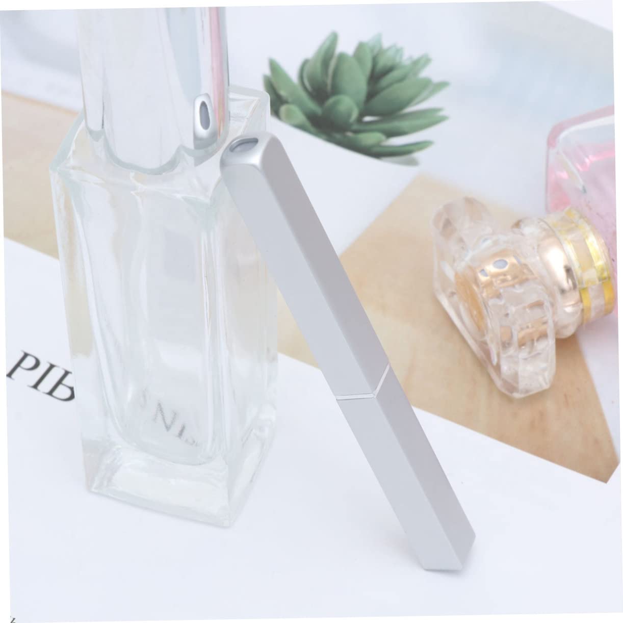 TOVINANNA Handy Lip Brush Retractable Design for Professional Home with Dense Nylon Fiber