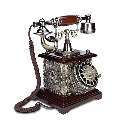 Cadran filaire vintage et téléphone rétro avec cloche ancienne de maison