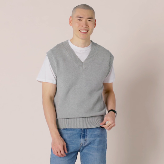 Amazon.com: Amazon Essentials Men's Relaxed-Fit V-Neck Sweater