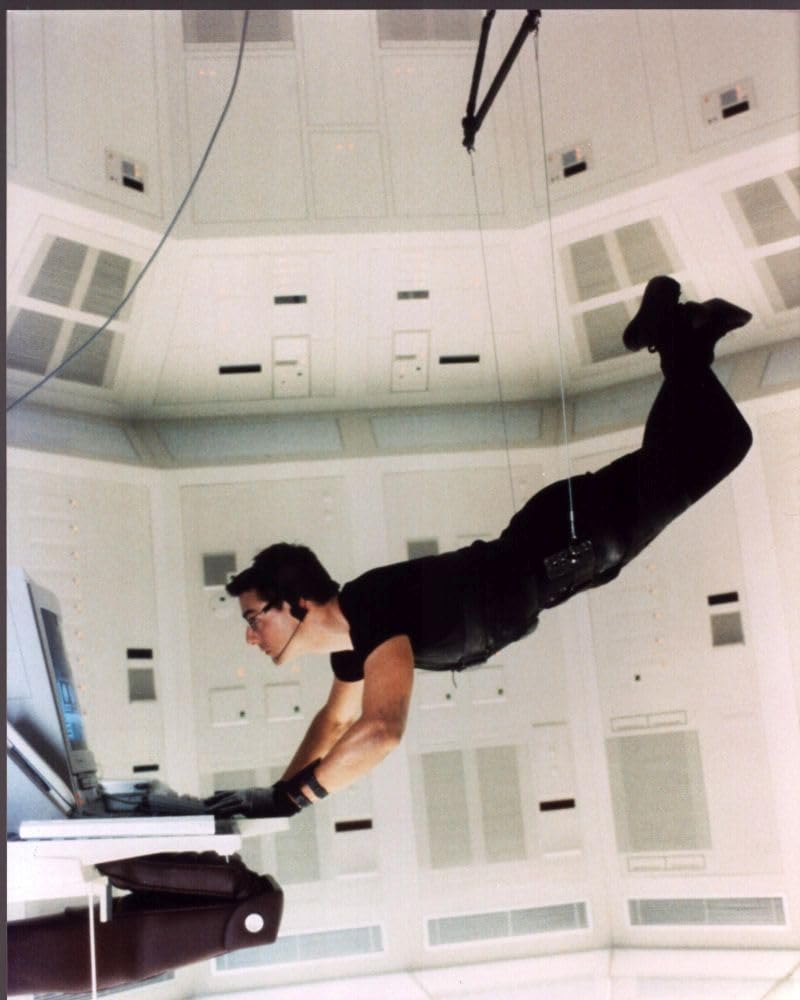 Amazon.com: Posterazzi Tom Cruise Suspended Working On